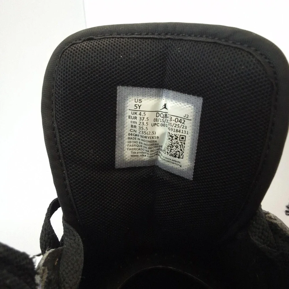 Air Jordan Sneakers - Youth‎ Size 5Y